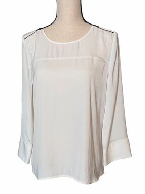 Maurices Woman’s Ivory Silky 3/4 Sleeve Blouse with Shoulder Zippers Size Medium